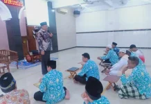 Dr M. Sholihin mengisi Kajian Rutin Jumat Berkah SD Muhammadiyah 15 Wiyung Surabaya.