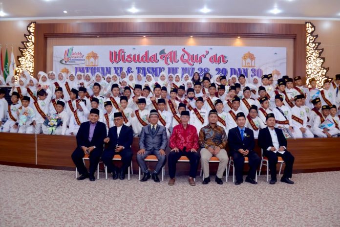 Suasana wisuda Al-Qur'an/Ujian Terbuka (Imtihan Ke-XI dan Tasmi' Tahfid III) SD Muhammadiyah 15 Surabaya (SDM Limas).