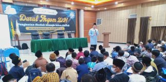 Ketua Majelis Tabligh PDM Surabaya Imam Sapari saat memberikan materi ideologi Muhammadiyah di Darul Arqam SDM Limas