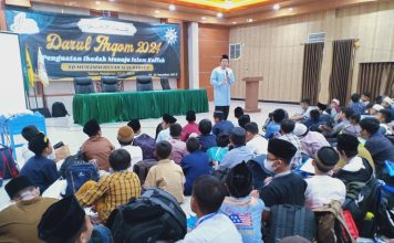 Ketua Majelis Tabligh PDM Surabaya Imam Sapari saat memberikan materi ideologi Muhammadiyah di Darul Arqam SDM Limas