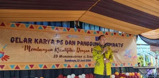 Drs Abdul Chair Pengawas Dinas Pendidikan kota Surabaya Saat Memberikan Pengarahan Gelar Karya P5 Dan Panggung Inspiratif SD Muhammadiyah 15 Surabaya (SDM Limas).