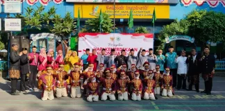 Foto Bersama Petugas Upacara Bendera Hari Ulang Tahun Kemerdekaan Republik Indonesia ke 79 Bersama PCM Wiyung.