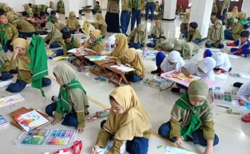 Suasana Lomba Mewarnai Diamond Kids Coloring Competition SD Muhammadiyah 15 Surabaya (SDM Limas) di Ruang Event Lomba.