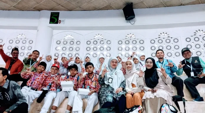 Kontingen SD Muhammadiyah 15 Surabaya (SDM Limas) Saat Mengikuti ME AWARDS 2024 di DOM Universitas Muhammadiyah Malang