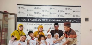 Pembelajaran aplikatif kelas 1 SD Muhammadiyah 15 Surabaya (SDM Limas) mengunjungi di Panti Asuhan Muhammadiyah Wiyung di Jalan Gogor Jajartunggal Wiyung, Surabaya.