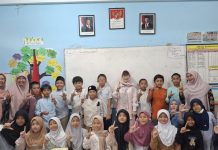 Peserta Guest Teacher SD Muhammadiyah 15 Surabaya (SDM Limas) bersama Mam Inggrid From Mentari Group.