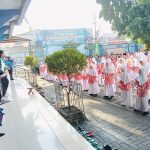 Serunya Senam Anak Indonesia Hebat berlangsung di Halaman Sekolah Inspiratif SD Muhammadiyah 15 Surabaya (SDM Limas). (Ali/KLIKMU.CO)