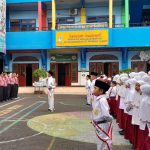 Suasana apel pagi ceria menyambut awal semester dua, amanat pembina disampaikan oleh Sholikin MPdI, kepala SD Muhammadiyah 15 Surabaya (SDM Limas).