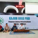 Wakil Ketua PWM Jatim Dr M Sholihin Fanani SAg MPSDM saat menyampaikan materi kajian. (foto: ali shodiqin)