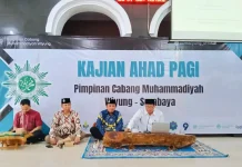 Dr H M Sholihin Fanani SAg MPSDM, Wakil Ketua Pimpinan Wilayah Muhammadiyah Jawa Timur saat Memberikan Kajian Tantangan Dakwah Era VUCA dan Post-Trust di PCM Wiyung (Ali/PWMU.CO)