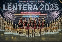 Tim Paskibra SD Muhammadiyah 15 Surabaya (SDM Limas) Pose Bersama Juara 1 LKBB LENTERA 2025 Se-Pulau Jawa. (Ali/PWMU.CO)