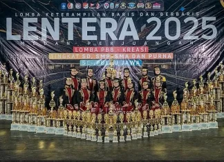 Tim Paskibra SD Muhammadiyah 15 Surabaya (SDM Limas) Pose Bersama Juara 1 LKBB LENTERA 2025 Se-Pulau Jawa. (Ali/PWMU.CO)