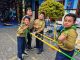 Empat HW cilik SDM Limas sukses membuat tandu darurat. (Ali/KLIKMU.CO)
