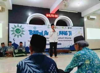 Ketua LDK PP Muhammadiyah Muhammad Arifin saat memberikan pencerahan di Baitul Arqam PCM Wiyung. (foto: ali s)