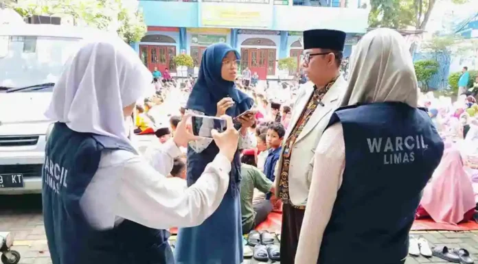 Tim Warcil SDM Limas Dilibatkan dalam Liputan Simulasi Salat Idulftri 1446 H Tim WarCil SDM Limas saat Liput Simulasi Salat Idulfitri 1446 Hijriyah di Halaman Sekolah.