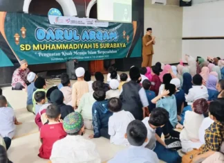 Darul Arqom SDM Limas di Masjid At Taqwa Bersama Ustaz Ferry Yudi Antonius Saputro. foto: ali shodiqin