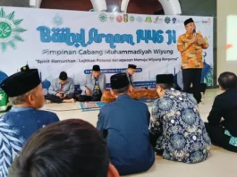M. Ridwan menyampaikan materi pengutan ideologi Muhammadiyah di Baitul Arqom PCM Surabaya. foto: ali shodiqin