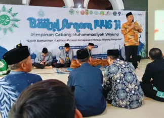 M. Ridwan menyampaikan materi pengutan ideologi Muhammadiyah di Baitul Arqom PCM Surabaya. foto: ali shodiqin