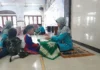 Suasana Munaqosah Kenaikan Jilid Tilawati SD Muhammadiyah 15 Surabaya (SDM Limas) di Masjid At Taqwa SDM Limas, Kamis (15/05/2025). (Ali/PWMU.CO).