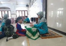 Suasana Munaqosah Kenaikan Jilid Tilawati SD Muhammadiyah 15 Surabaya (SDM Limas) di Masjid At Taqwa SDM Limas, Kamis (15/05/2025). (Ali/PWMU.CO).