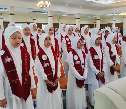 Suasana Peserta Imtihan ke-XII Dan Tasmi’ Tahfid ke-IV SD Muhammadiyah 15 Surabaya (SDM Limas) di Ruang BBPMP Jawa Timur (Ali/PWMU.CO)