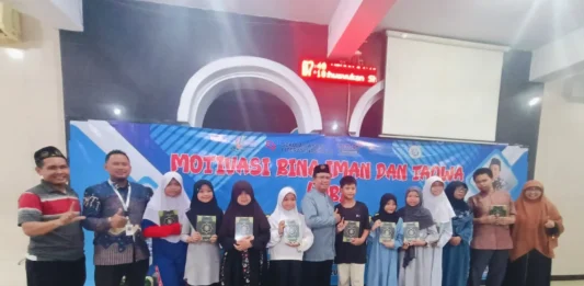 Suasana Peserta Terbaik Motivasi Bina Iman dan Taqwa SD Muhammadiyah 15 Surabaya (SDM Limas) di Masjid At Taqwa SDM Limas. (Ali/PWMU.CO)