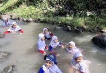 Keseruan Petualangan Peserta Outbound Murid SD Muhammadiyah 15 Surabaya (SDM Limas) di Lembah Pandawa, Pandaan, Pasuruan, Jawa Timur. (Ali/PWMU.CO)