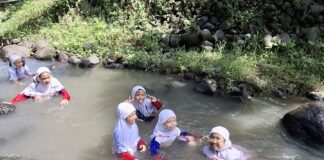 Keseruan Petualangan Peserta Outbound Murid SD Muhammadiyah 15 Surabaya (SDM Limas) di Lembah Pandawa, Pandaan, Pasuruan, Jawa Timur. (Ali/PWMU.CO)