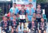 Tim Limas FC SD Muhammadiyah 15 Surabaya (SDM Limas) usai menerima penghargaan pada Kejuaraan Daerah Futsal tingkat Kota Surabaya. (Ali/KLIKMU.CO)