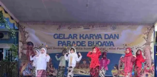 Pagelaran Tari Rek Ayo Rek Gelar Karya P5 dan Parade Budaya Nusantara di Halaman SD Muhammadiyah 15 Surabaya (SDM Limas. (foto: ali shodiqin)