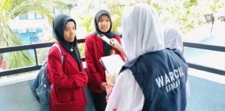 Suasana Liputan Wartawan Cilik (WarCil) SDM Limas Saat Ada Kegiatan Penelitian Pembelajaran Matematika di SDM Limas. (Ali/PWMU.CO)
