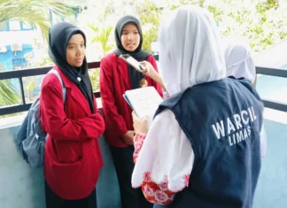 Suasana Liputan Wartawan Cilik (WarCil) SDM Limas Saat Ada Kegiatan Penelitian Pembelajaran Matematika di SDM Limas. (Ali/PWMU.CO)