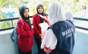 Suasana Liputan Wartawan Cilik (WarCil) SDM Limas Saat Ada Kegiatan Penelitian Pembelajaran Matematika di SDM Limas. (Ali/PWMU.CO)