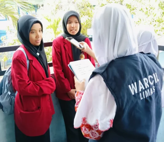 Suasana Liputan Wartawan Cilik (WarCil) SDM Limas Saat Ada Kegiatan Penelitian Pembelajaran Matematika di SDM Limas. (Ali/PWMU.CO)