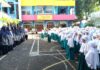 Suasana Apel Hari Guru Nasional di SD Muhammadiyah 15 Surabaya (SDM Limas). (Ali/KLIKMU.CO)