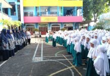 Pesan Mendikdasmen Mengemuka di Apel Hari Guru SDM Limas Suasana Apel Hari Guru Nasional di SD Muhammadiyah 15 Surabaya (SDM Limas). (Ali/KLIKMU.CO)