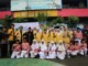 Pose Bersama usai pendirian IPM KIDS SDM Limas saat apel Milad ke-113 Muhammadiyah di halaman sekolah (Foto: Ali/PWMU.CO)