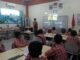 Siswa SDM Limas Belajar AI dengan Cara Seru dan Islami Bersama Telkom University Mahasiswa Telkom University mendampingi siswa kelas 5 SDM Limas dalam kegiatan pembelajaran AI secara interaktif. (Ali/KLIKMU.CO)