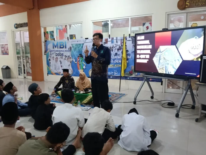 Kegiatan Motivasi Bina Iman siswa kelas 5 dan 6 SD Muhammadiyah 15 (Limas) Surabaya (Foto: Ali Shodiqin/PWMU.CO) Kegiatan Motivasi Bina Iman siswa kelas 5 dan 6 SD Muhammadiyah 15 (Limas) Surabaya (Foto: Ali Shodiqin/PWMU.CO)
