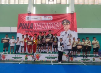 Tim Kabaddi SD Muhammadiyah 15 Surabaya (SDM Limas) Saat Menerima Congratulation Juara 1 Piala Walikota Surabaya Tahun 2026. (Ali/PWMU.CO)