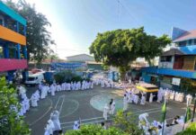 Serunya Mengikuti Simulasi Manasik Haji di Halaman SDM Limas Peserta Simulasi Manasik Haji SD SDM Limas) di Halaman Sekolah. (foto: ali shodiqin )
