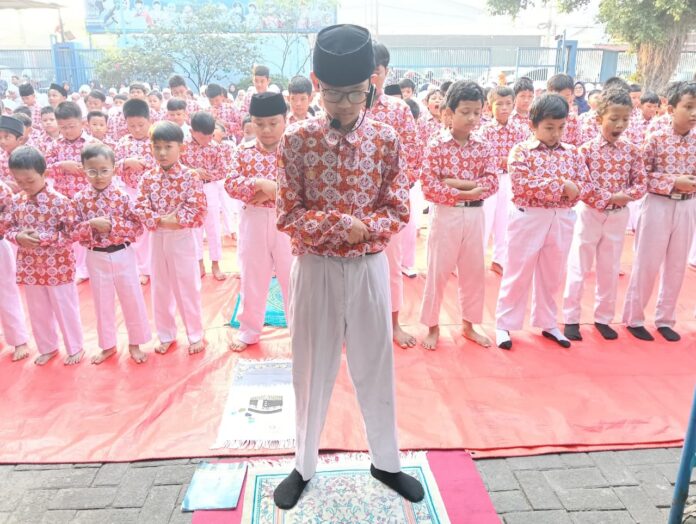Limas Hidupkan Hari Jumat dengan Friday Charity, Shalat Dhuha, dan Gema Al-Kahfi